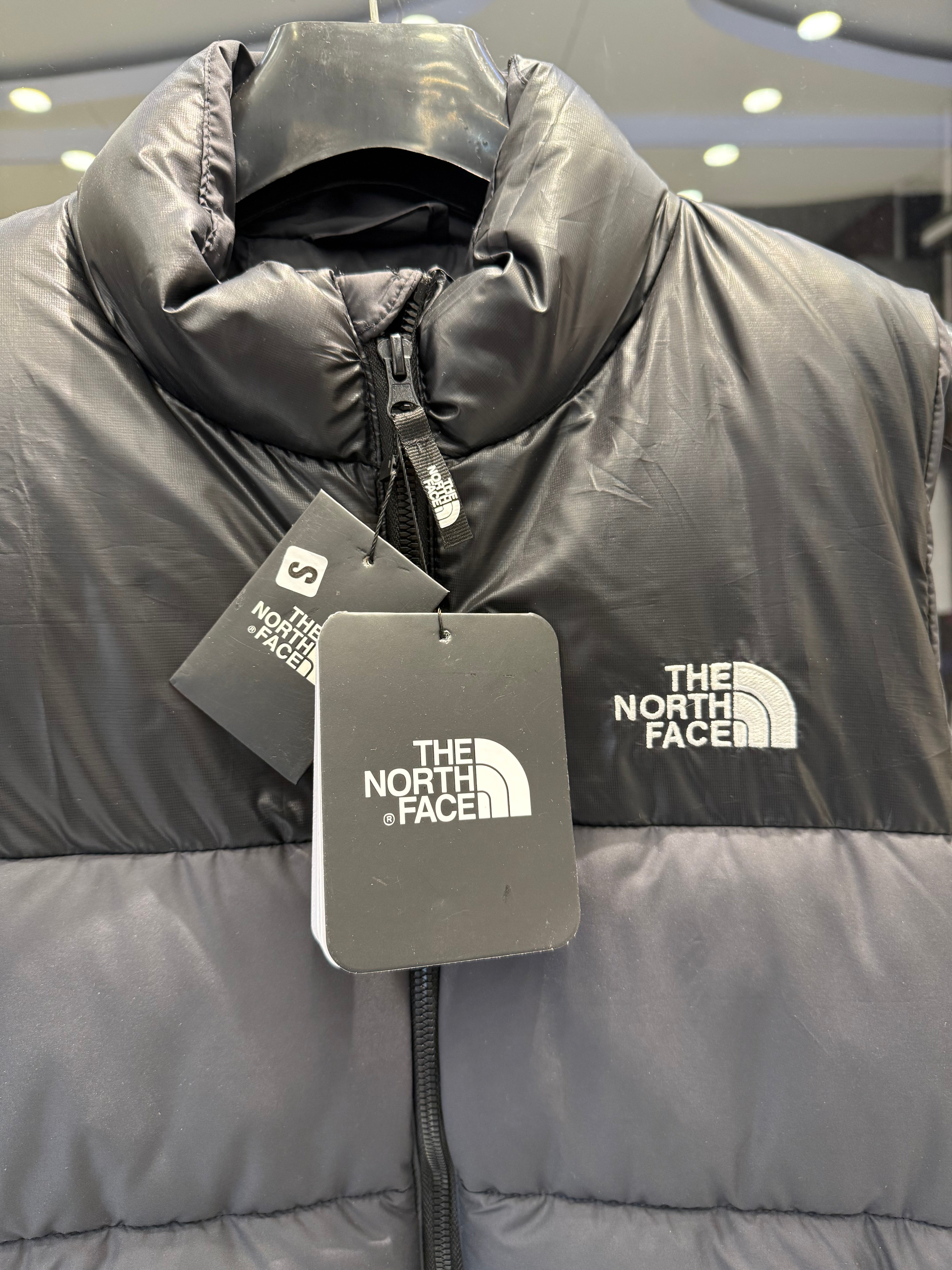 IMG_0662 The North Face Men’s Puffer Sleeveless Jacket | Dark Grey & Black - Image 2
