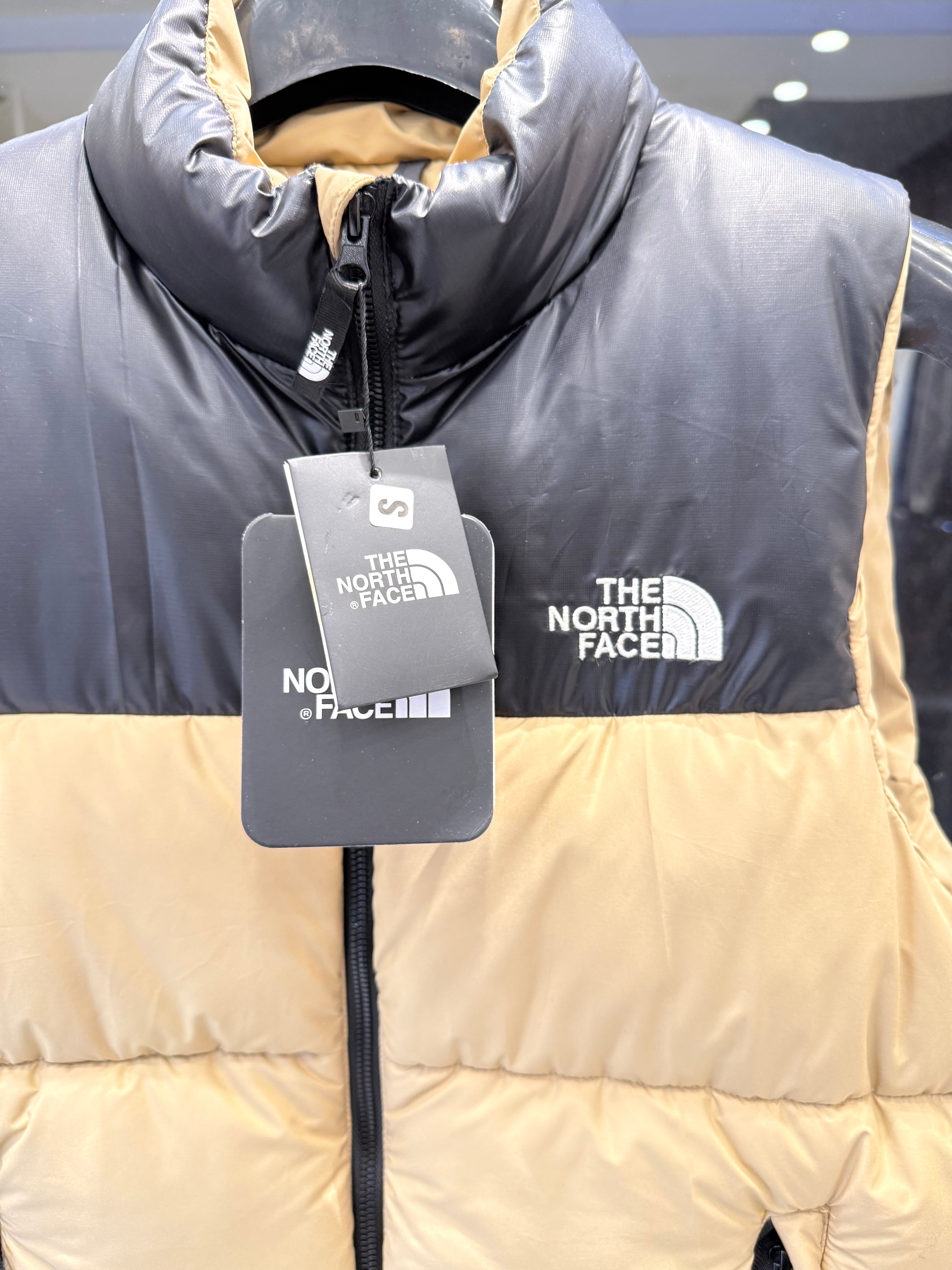 The North Face Men’s Puffer Sleeveless Jacket | Beige & Black - Image 3