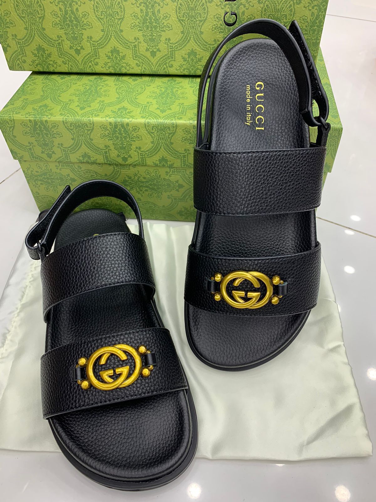 gucci premium black slipper with logo