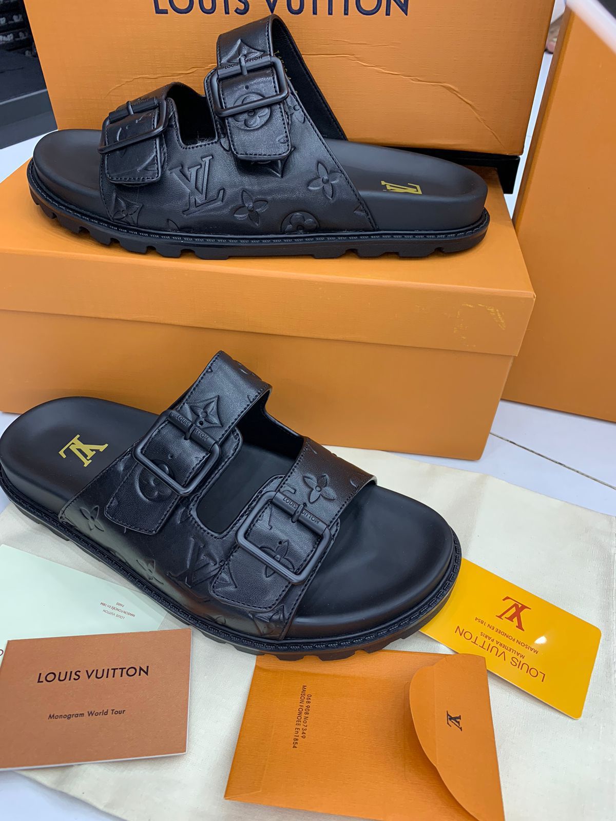 louis vuitton premium slipper with logo