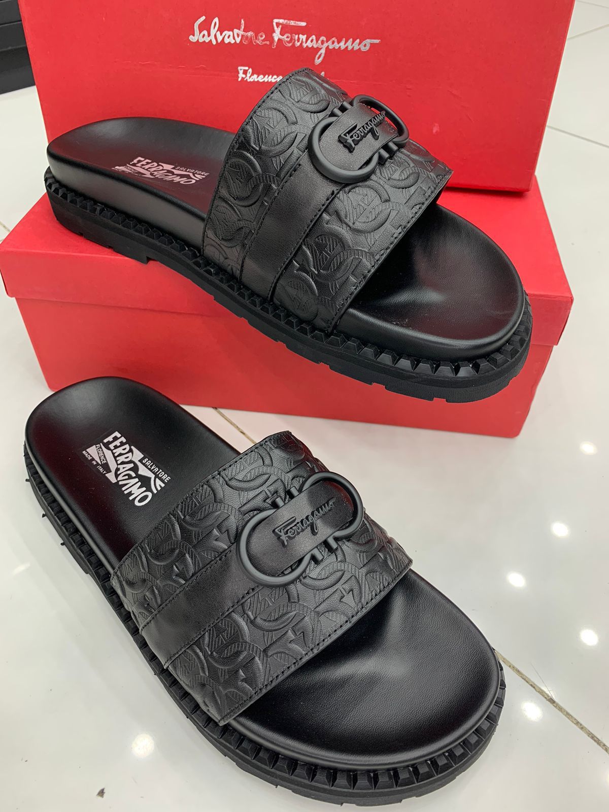 ferragamo premium slipper with logo