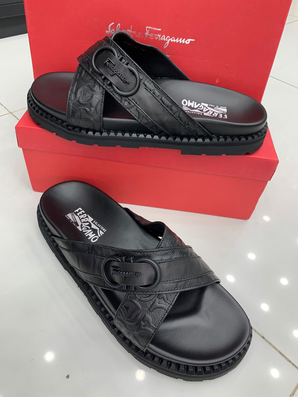 ferragamo premium slipper with logo