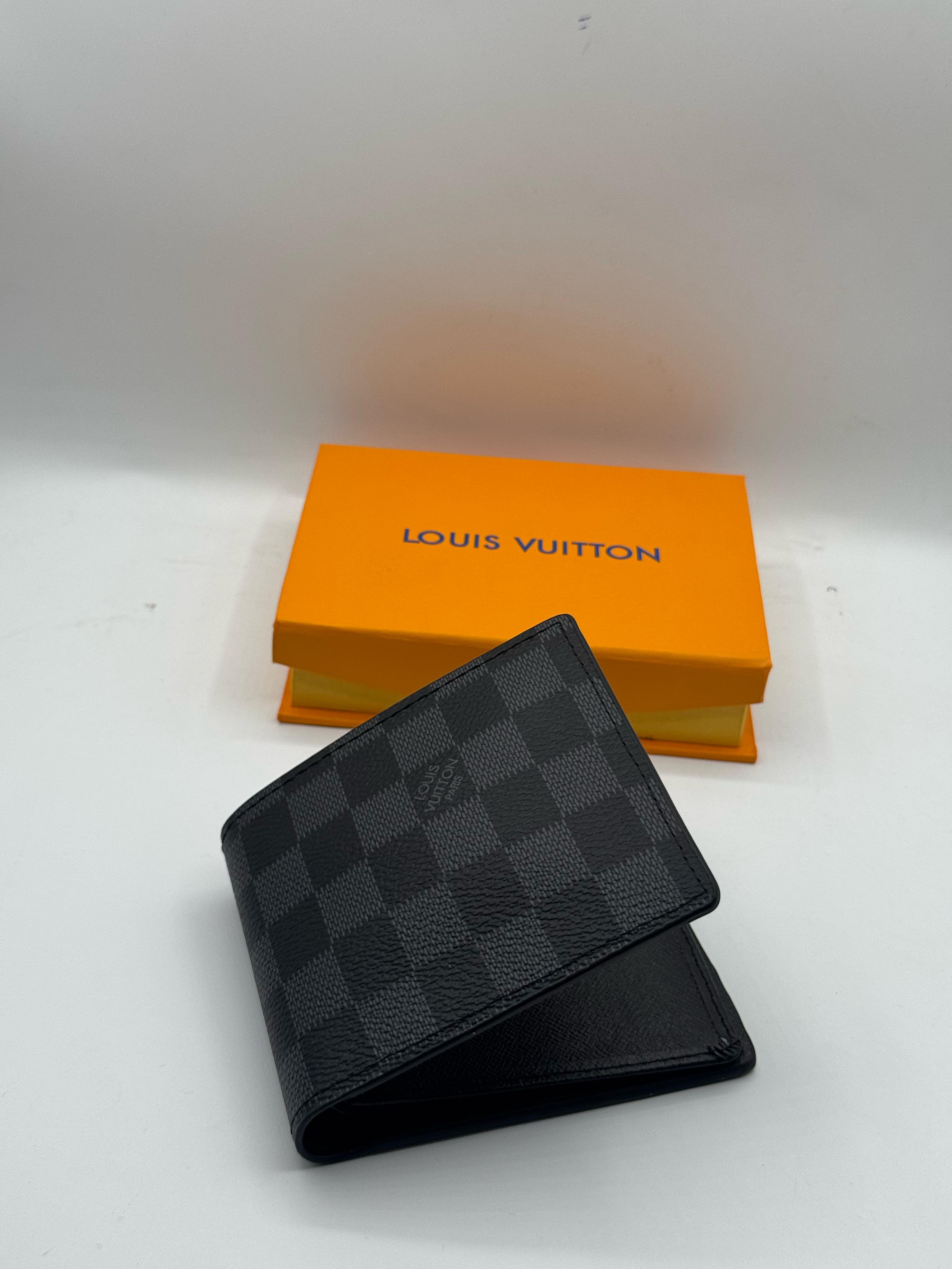 WhatsAppImage2025-04-05at14.40.35_2 LV Regular Style Check Printed High Quality Black Leather Wallet - Image 2